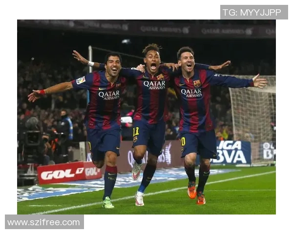 足球传奇巅峰合影：百位球星同框展现足坛辉煌瞬间